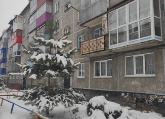 Продается 3-комнатная квартира, 61.8 м2, Осинники, улица 50 лет Октября, 31