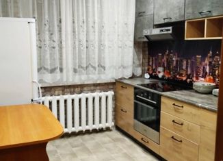 Сдам в аренду двухкомнатную квартиру, 51 м2, Заводоуковск, Донбасская улица, 2
