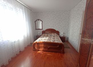 Продаю 4-комнатную квартиру, 80 м2, село Нежинка, Славянская улица, 6