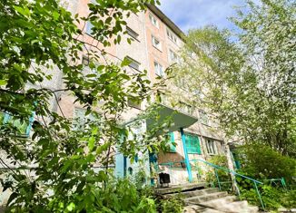 Продаю 3-ком. квартиру, 60.7 м2, Апатиты, Северная улица, 27