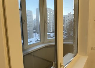 Продам 2-ком. квартиру, 55.4 м2, Оленегорск, Мурманская улица, 7