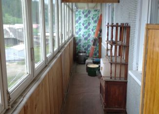 Продаю 2-ком. квартиру, 54 м2, Нязепетровск, улица Бычкова, 2