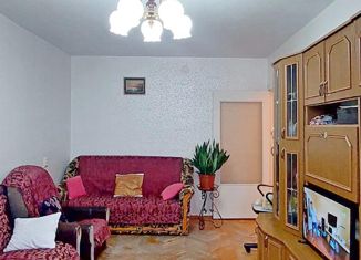 Продается трехкомнатная квартира, 65 м2, Феодосия, улица Челнокова, 90