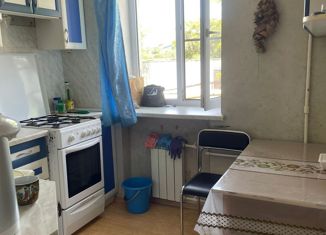 Продается 3-комнатная квартира, 54 м2, Новороссийск, улица Михаила Борисова, 18