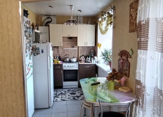 Продается 2-комнатная квартира, 49 м2, Волжск, улица Чкалова, 12