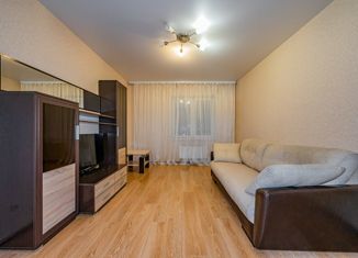 Продается двухкомнатная квартира, 75 м2, Екатеринбург, улица Бажова, 68, улица Бажова