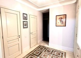 Продается трехкомнатная квартира, 107 м2, Нижний Новгород, улица Короленко, 32, улица Короленко