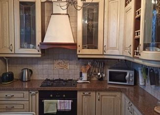 Сдаю в аренду 4-ком. квартиру, 80 м2, Сестрорецк, улица Володарского, 25