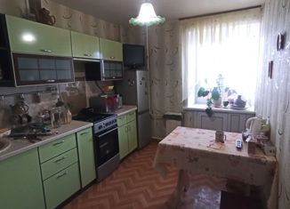 Сдается в аренду двухкомнатная квартира, 52 м2, Новочебоксарск, улица Строителей, 42