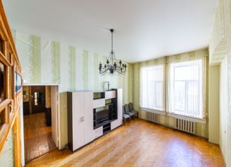 Продам 1-ком. квартиру, 58 м2, Санкт-Петербург, Средний проспект Васильевского острова, 35, метро Василеостровская