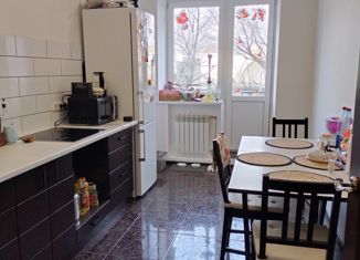 Продается двухкомнатная квартира, 55 м2, Саратов, улица имени Г.К. Орджоникидзе, 42А