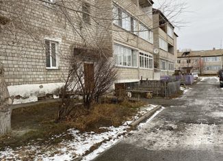 3-комнатная квартира на продажу, 60.2 м2, поселок городского типа Шушенское, 8-й микрорайон, 23