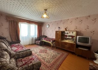 Продаю трехкомнатную квартиру, 58.7 м2, село Киргиз-Мияки, улица Комарова, 19