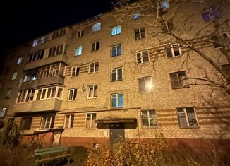 Продаю 4-ком. квартиру, 65.5 м2, Алексин, улица 50 лет ВЛКСМ, 13