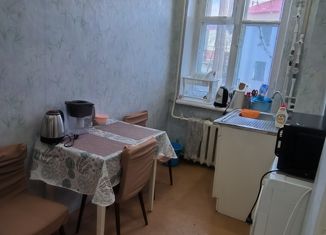 Продается 2-комнатная квартира, 47.5 м2, поселок городского типа Никель, Комсомольская улица, 3