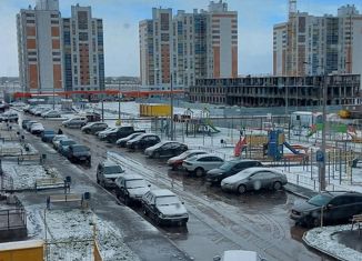Продается 1-комнатная квартира, 54 м2, посёлок городского типа Медведево, улица Дмитрия Средина, 11