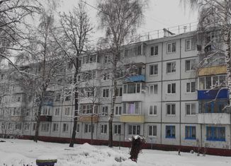 Продается 3-комнатная квартира, 54 м2, Карачев, улица Тургенева, 1