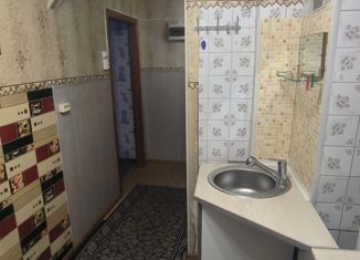 Продаю двухкомнатную квартиру, 37.4 м2, Боровичи, улица Калинина, 50