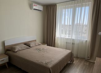 Сдам 1-комнатную квартиру, 38 м2, Новороссийск, улица Куникова, 5