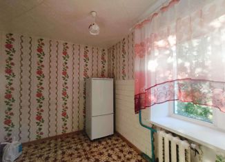 Продается 3-комнатная квартира, 67 м2, поселок городского типа Пионерский, улица Строителей, 3