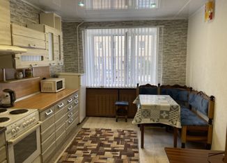 Продаю 2-ком. квартиру, 60 м2, Великий Устюг, улица Виноградова, 68А