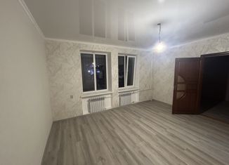 Продам 3-ком. квартиру, 62 м2, Армавир, Новороссийская улица, 135