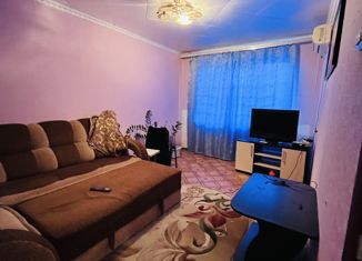 Продам 2-ком. квартиру, 46.6 м2, поселок Октябрьский, улица Пушкина, 13