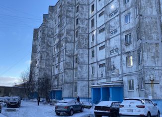 Продается 2-комнатная квартира, 46.1 м2, Мурманская область, улица Адмирала Сизова, 1
