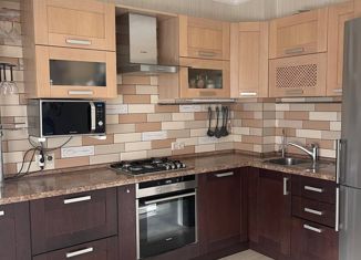 Продается 2-ком. квартира, 69.6 м2, Казань, улица Салиха Батыева, 1, ЖК Изумрудный Город