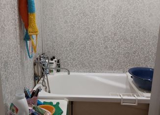 Продаю трехкомнатную квартиру, 61.1 м2, село Яренск, улица Красных Партизан, 33