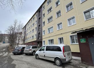 Продам 1-ком. квартиру, 30.5 м2, Кировск, улица Кирова, 36