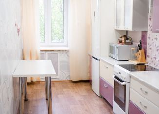 Продается 4-комнатная квартира, 80 м2, Киров, улица Орджоникидзе, 12, Нововятский район