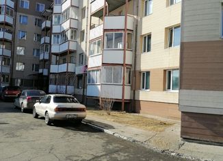 Продается 2-комнатная квартира, 50.4 м2, Саянск, микрорайон Строителей, 34А