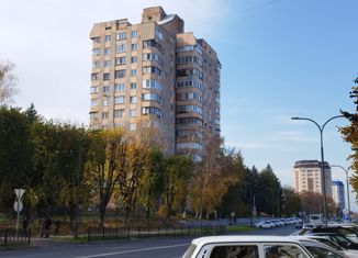 Продам 4-ком. квартиру, 95.1 м2, Нальчик, проспект Кулиева, 5А, район Горная