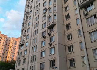 Продается 3-ком. квартира, 69 м2, Москва, улица Дыбенко, 6к2, улица Дыбенко