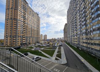 Продается двухкомнатная квартира, 57 м2, Краснодар, улица имени В.Н. Мачуги, 166А, Карасунский округ
