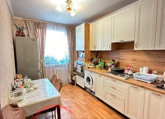 Продаю трехкомнатную квартиру, 61.2 м2, Альметьевск, проспект Габдуллы Тукая, 61к2