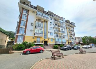 Продаю 2-ком. квартиру, 70 м2, Геленджик, улица Фрунзе, 24