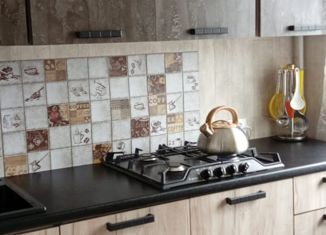 Продается 4-ком. квартира, 60.7 м2, Глазов, улица Драгунова, 55