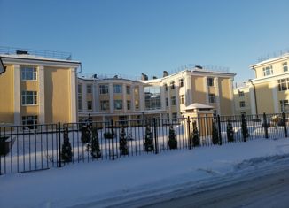 Продажа трехкомнатной квартиры, 120.9 м2, Петергоф, Фабричная улица, 3