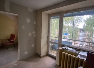 Продаю двухкомнатную квартиру, 42.2 м2, Воткинск, улица 1 Мая, 151