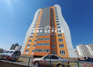 Продам 1-ком. квартиру, 53 м2, Омск, улица Леонида Маслова, 3, ЖК Регата