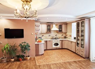 Продам 4-ком. квартиру, 76 м2, Бор, улица Ленина, 131