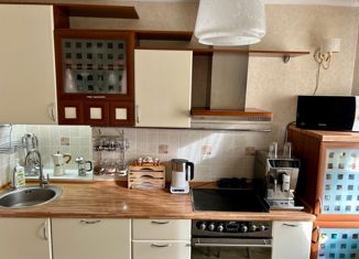 Продажа двухкомнатной квартиры, 51 м2, Тольятти, Тополиная улица, 52