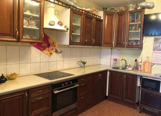 Продаю двухкомнатную квартиру, 61 м2, Чехов, Земская улица, 13