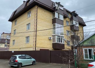 Продается 2-комнатная квартира, 72 м2, Армавир, улица Полины Осипенко, 62