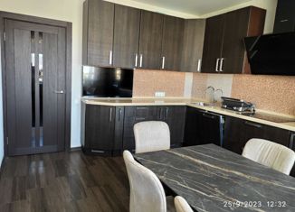 Продажа 2-ком. квартиры, 82 м2, Энгельс, улица Тельмана, 6Д