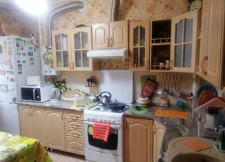 Продается 4-комнатная квартира, 100 м2, Каменск-Шахтинский, улица Сапрыгина, 7