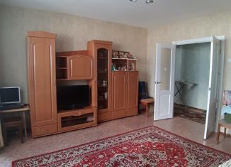 Продажа двухкомнатной квартиры, 63 м2, Омск, Спортивная улица, 52