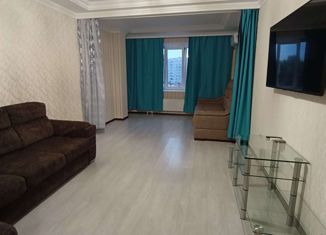 Сдаю 1-комнатную квартиру, 61.5 м2, Тольятти, улица Льва Яшина, 3